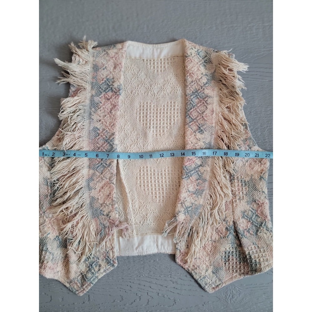 Unbranded Vintage Vest With Fringe And Texture. P2P Is 22 Inches M/L